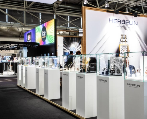 Langenbrunner White Cube am Stand von Herbelin