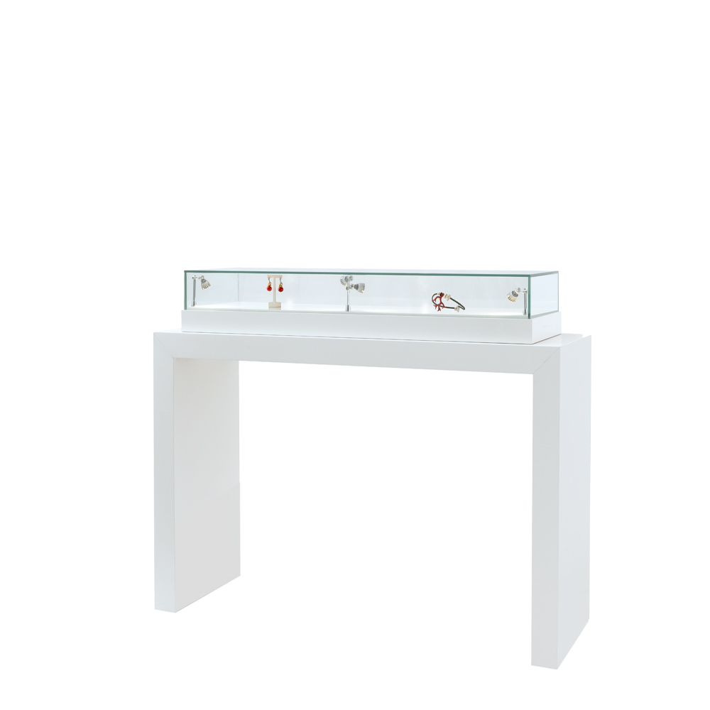 Mietvitrinen von Vitrinen & Service Florian Langenbrunner: Tischvitrine white counter Topcase 150