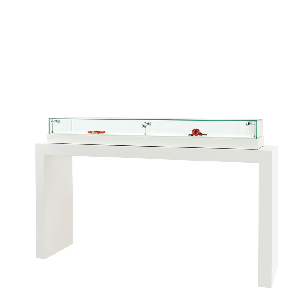 Mietvitrinen von Vitrinen & Service Florian Langenbrunner: Tischvitrine white counter topcase 200